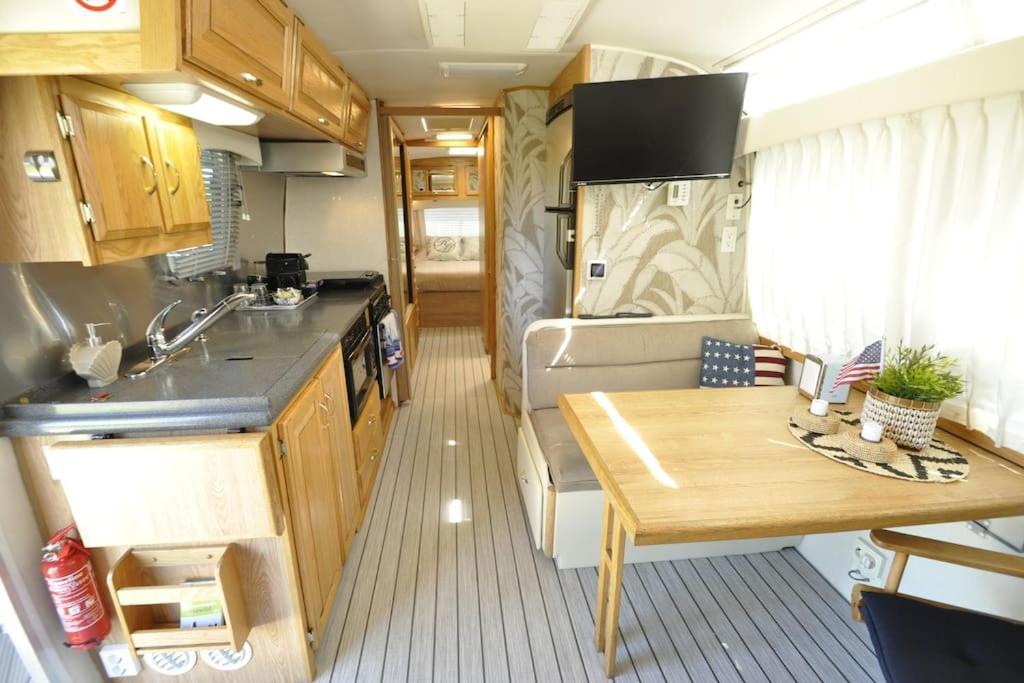 Airstream Retro Usa Caravan Earnewald Luaran gambar